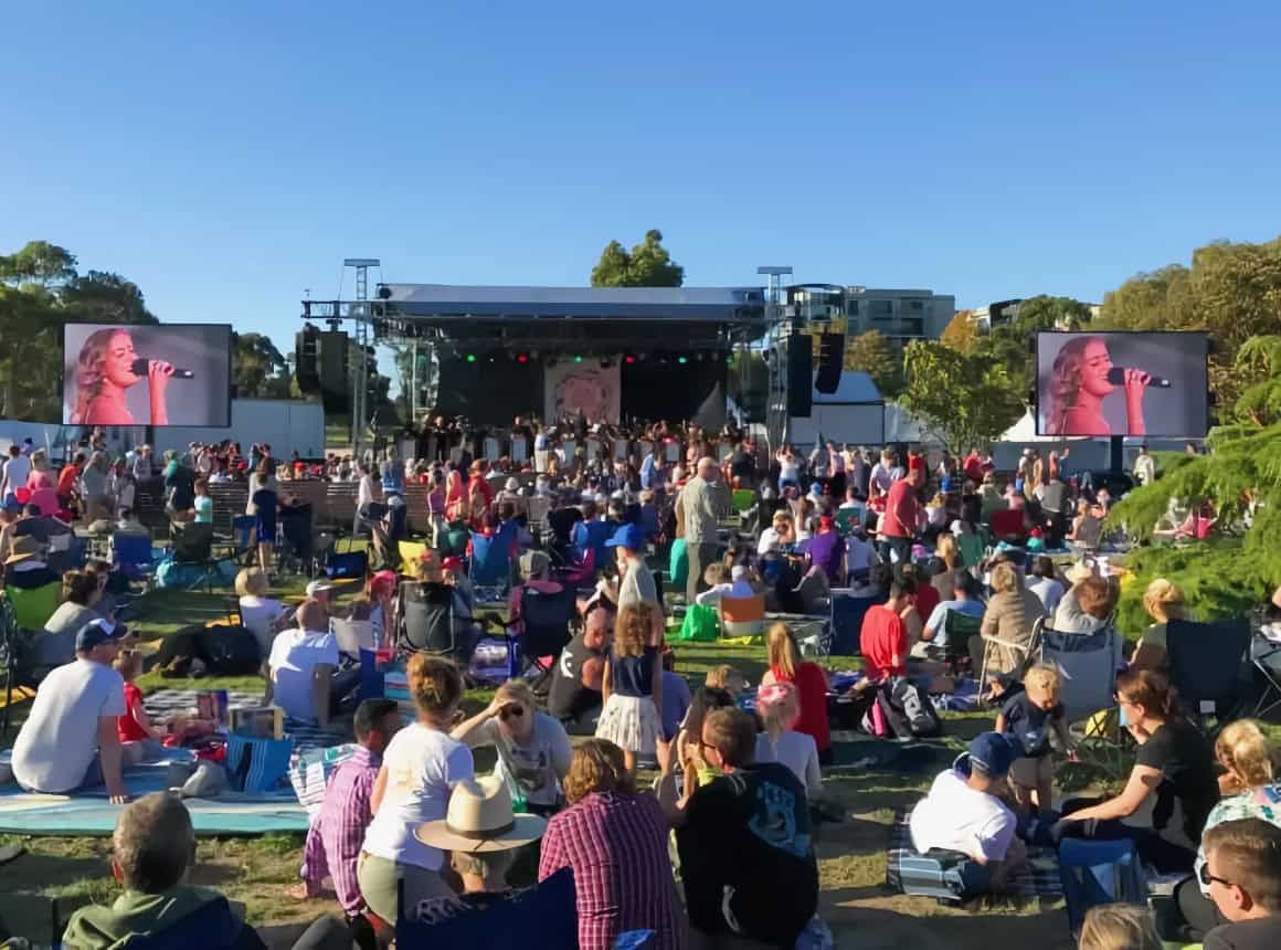 MOBO LED screen trailer in live events outside