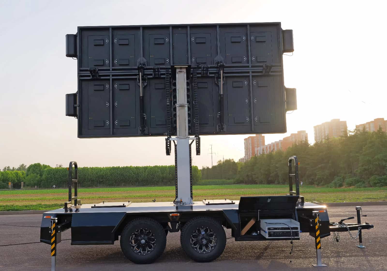 MB-10 LED Trailer