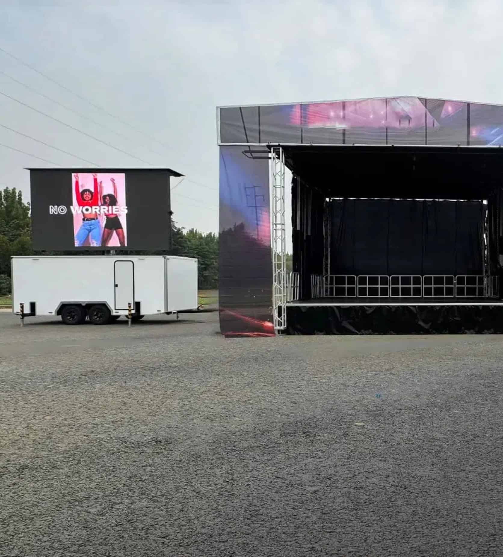 Front view of MB-15E LED trailer in stage event