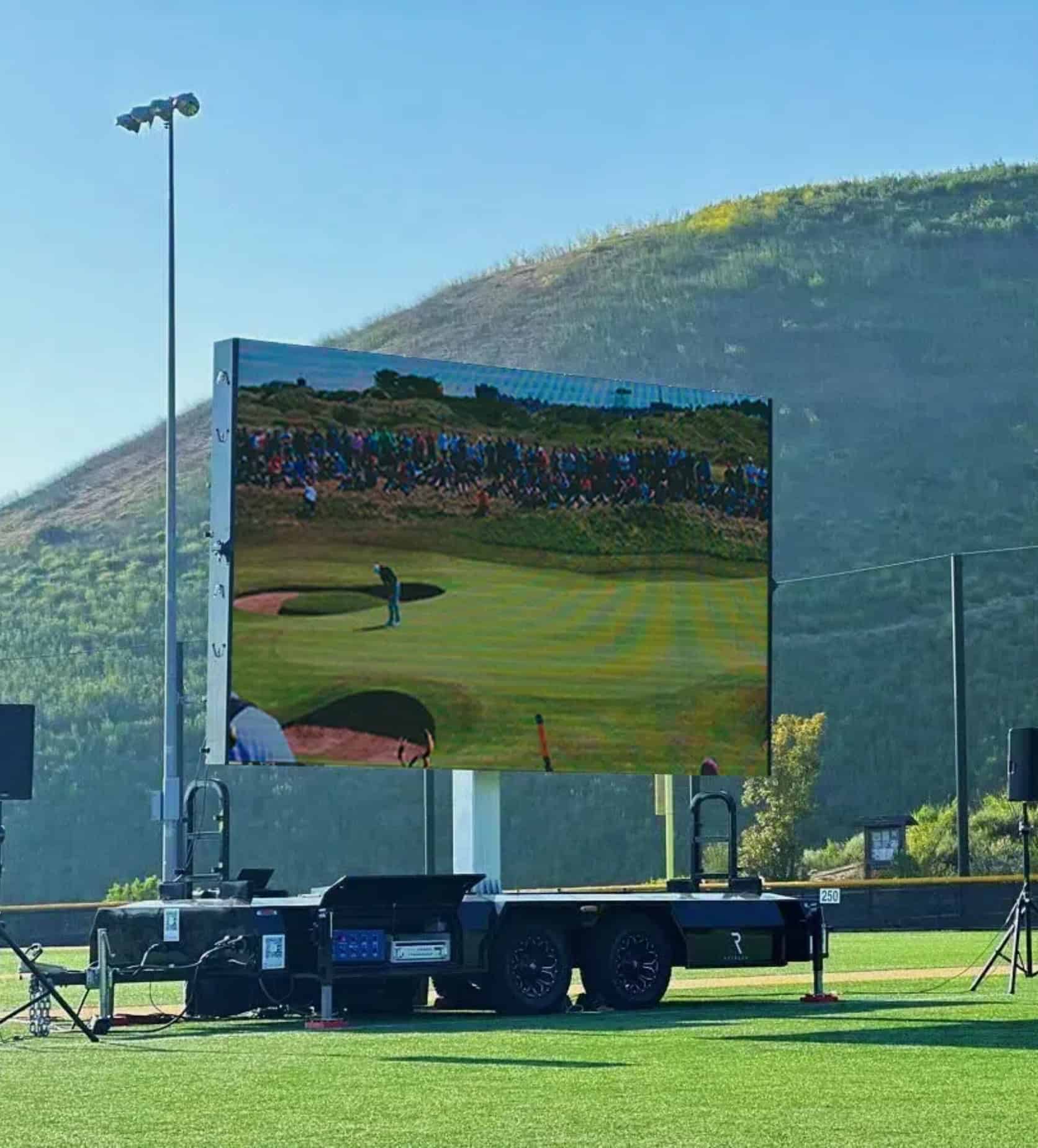 MOBO MB-15 LED screen trailer applied in golf live broadcast