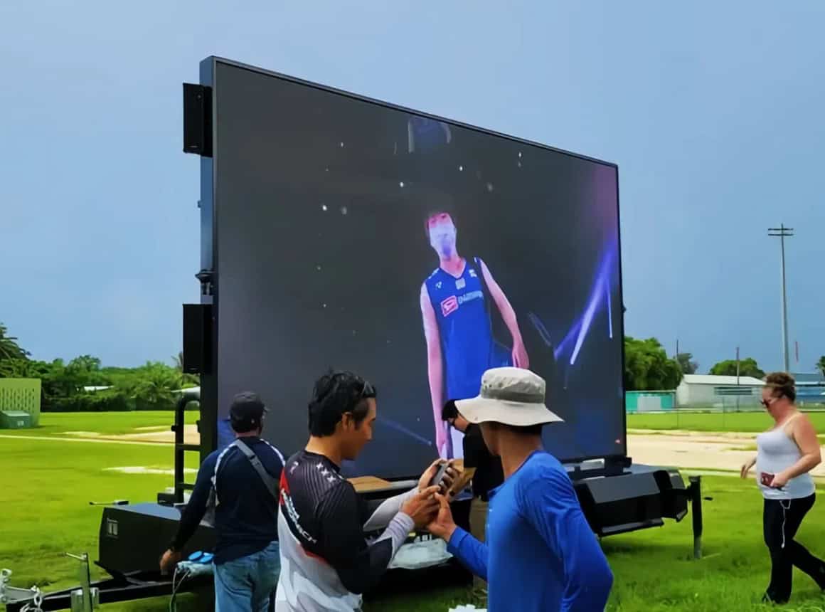 MB-16 LED screen trailer for football sport