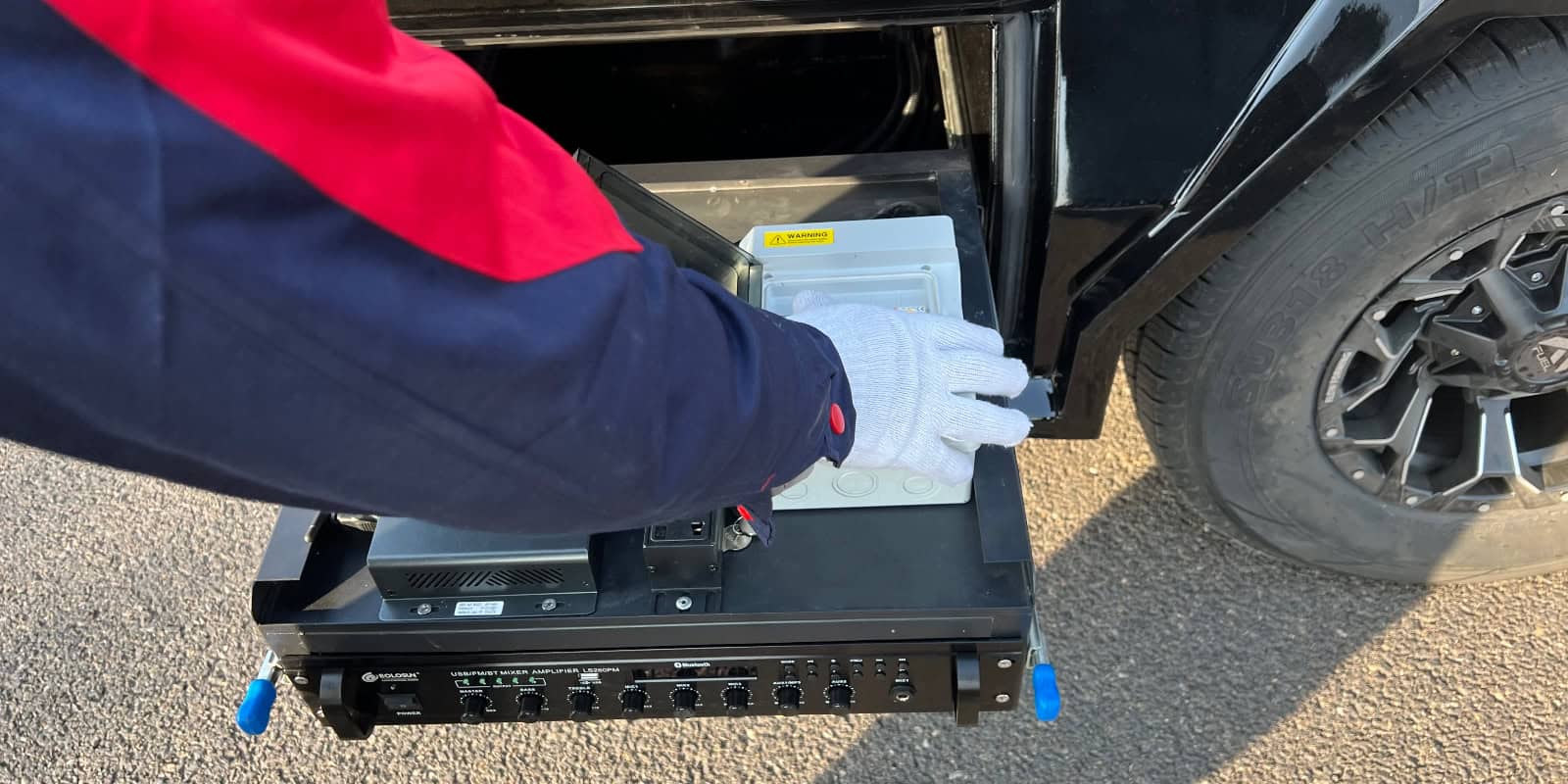 mobo trailer 3 year warranty and good service
