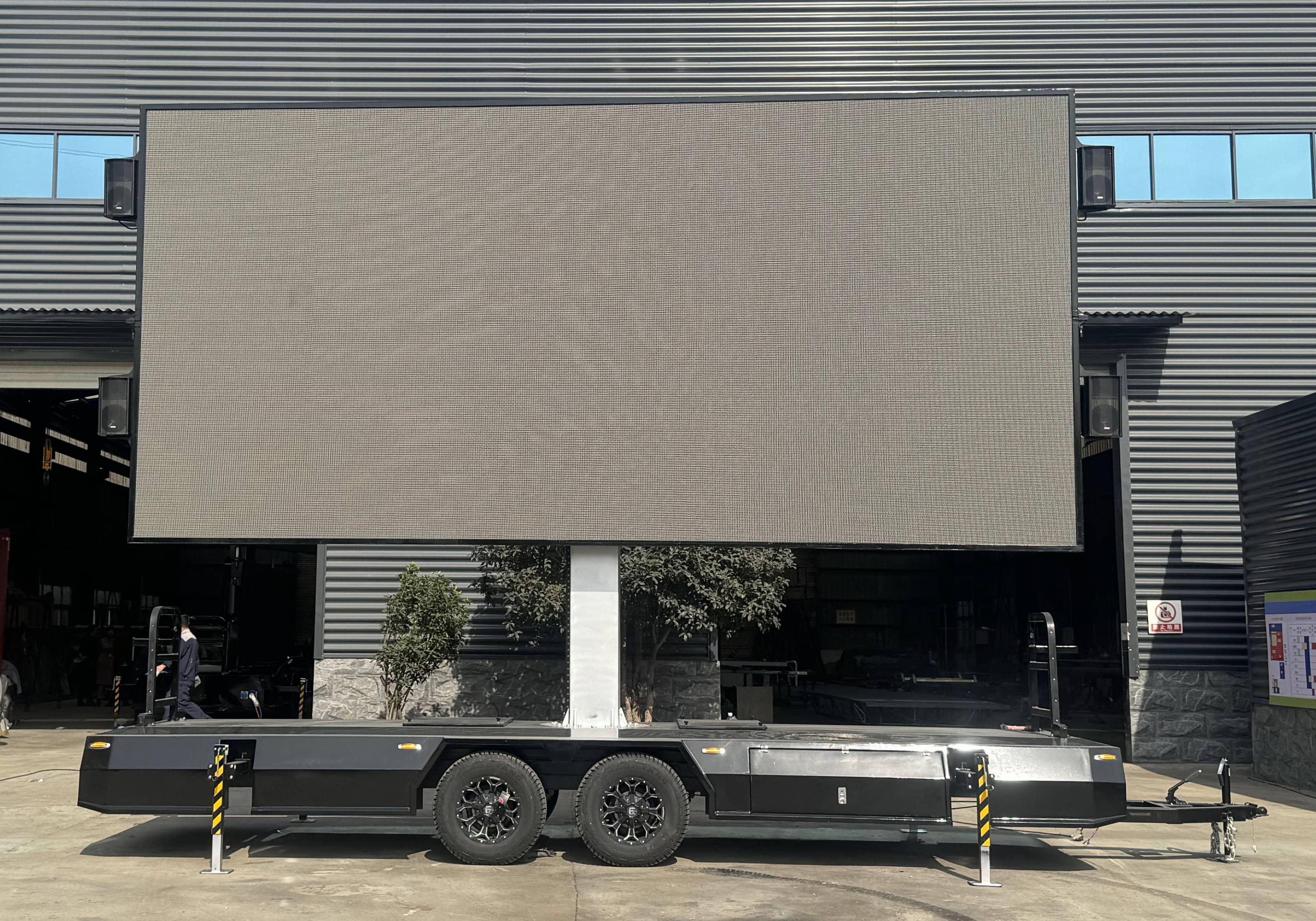 MB-28 LED Trailer