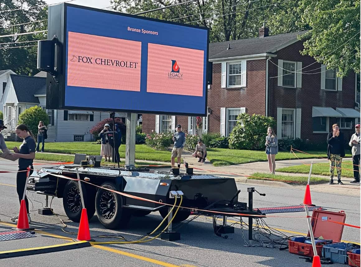 MB-5D LED trailer thanks sponsors at the marathon event