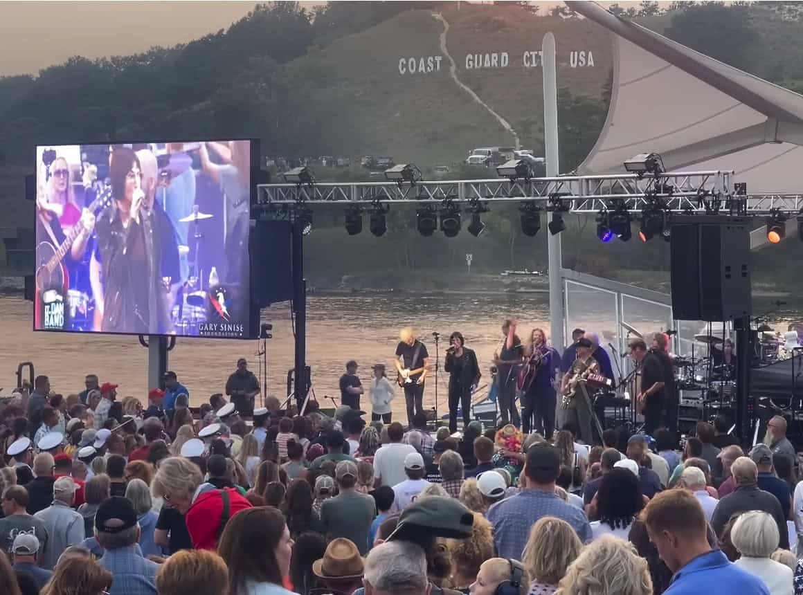MOBO MB-15 LED screen trailer in outdoor music festival