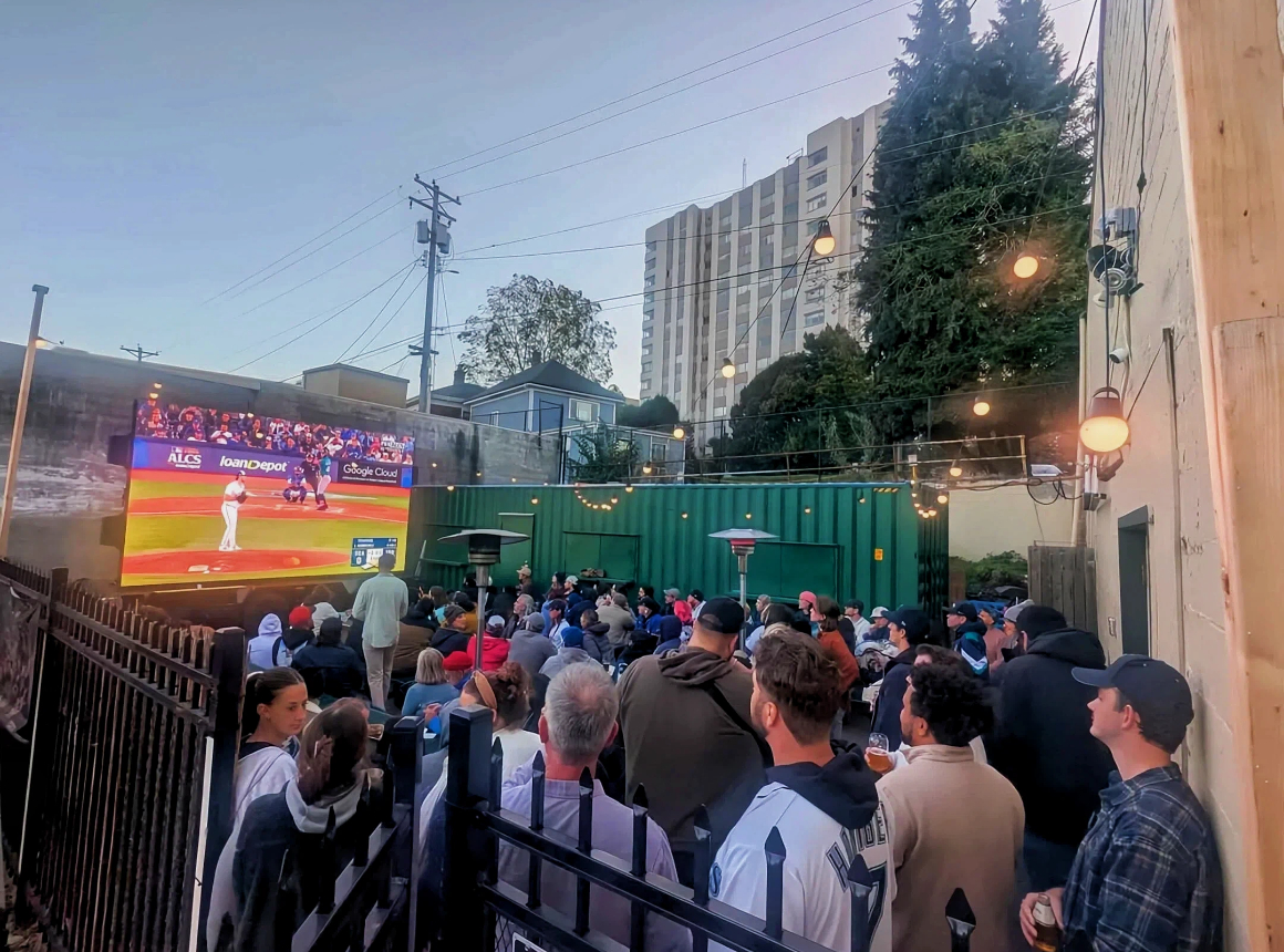 MB-15 LED trailer at bar playing live baseball match